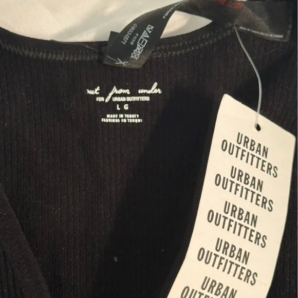 Urban Outfitters Out From Under Hailey Seamless Plunge Cropped Tank in Black - Picture 4 of 4